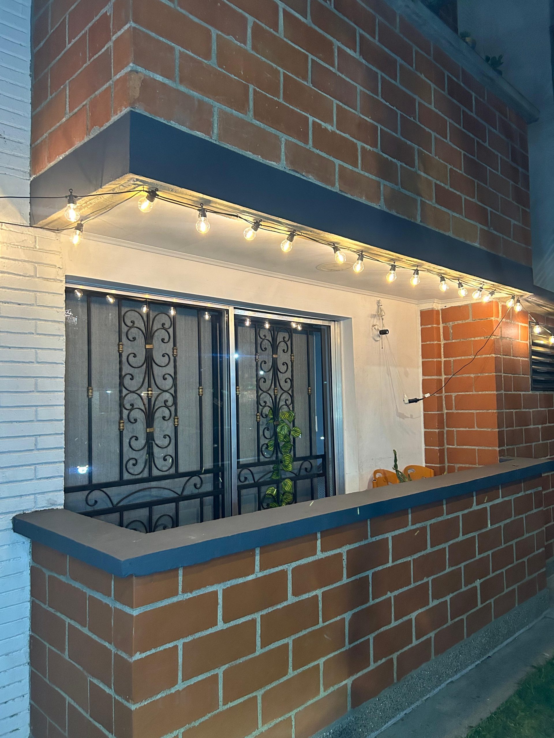 BOMBILLOS DECORATIVOS LINEALES CÁLIDOS (CABLE NEGRO)💡